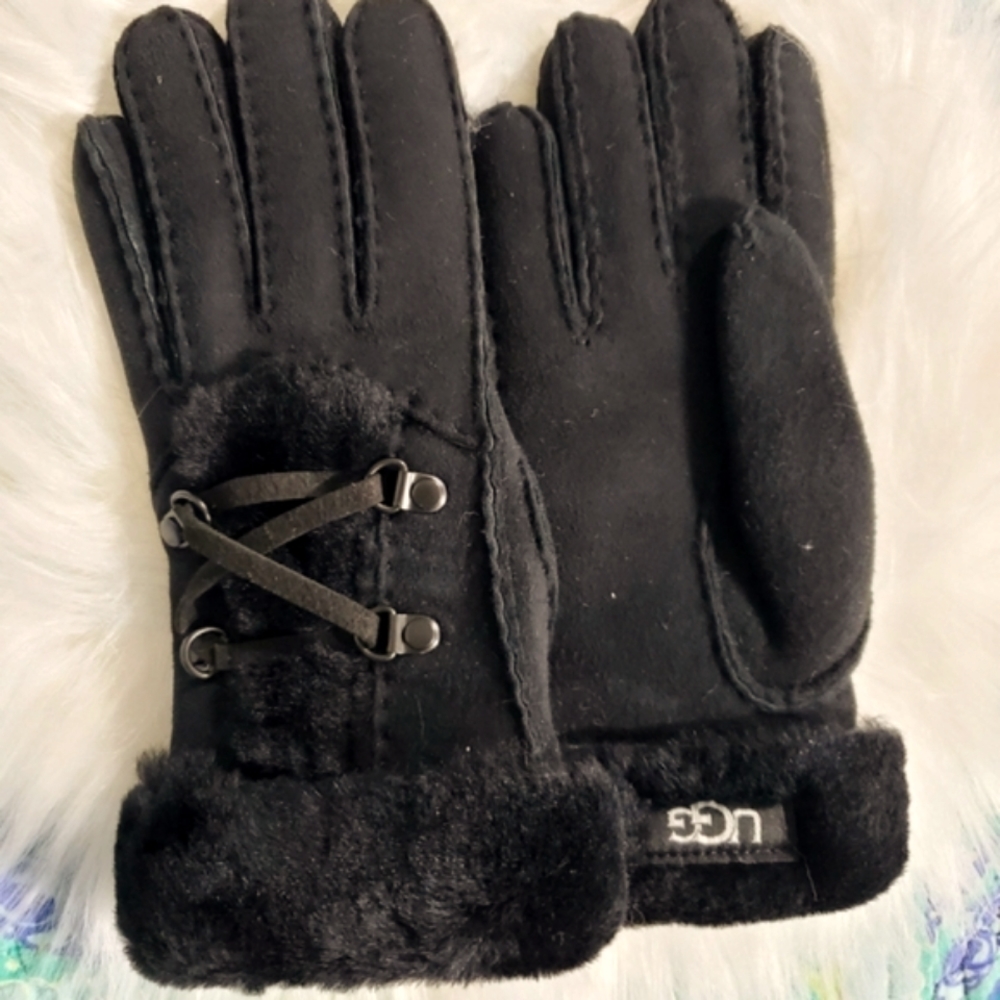 UGG genuine shearling gorgeous gloves! ladies size small in rich black. nwt.